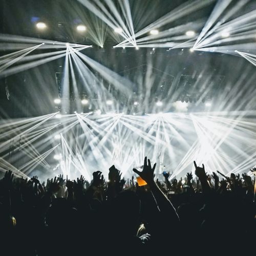 Les 8 Festivals Africains à Ne Pas Manquer en 2025 : Une Plongée Vibrante dans la Culture du Continent